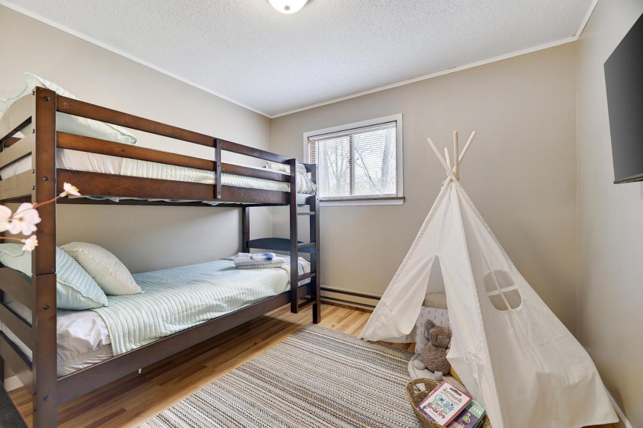 Premier Cozy Cabin - Free Amenities & Comm Indoor Pools Bushkill Bagian luar foto