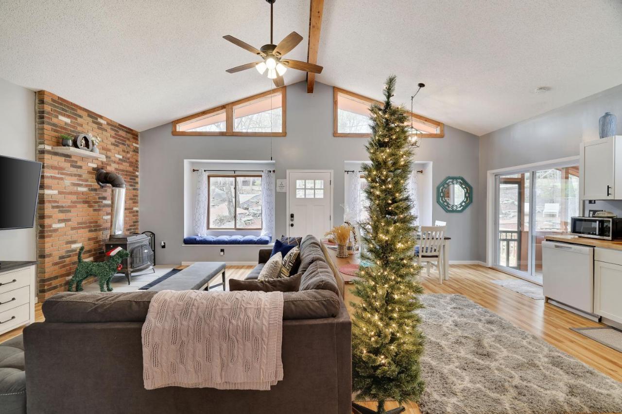 Premier Cozy Cabin - Free Amenities & Comm Indoor Pools Bushkill Bagian luar foto