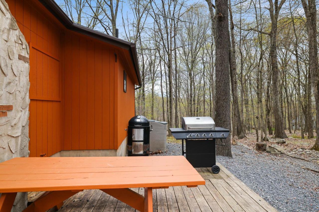 Premier Cozy Cabin - Free Amenities & Comm Indoor Pools Bushkill Bagian luar foto
