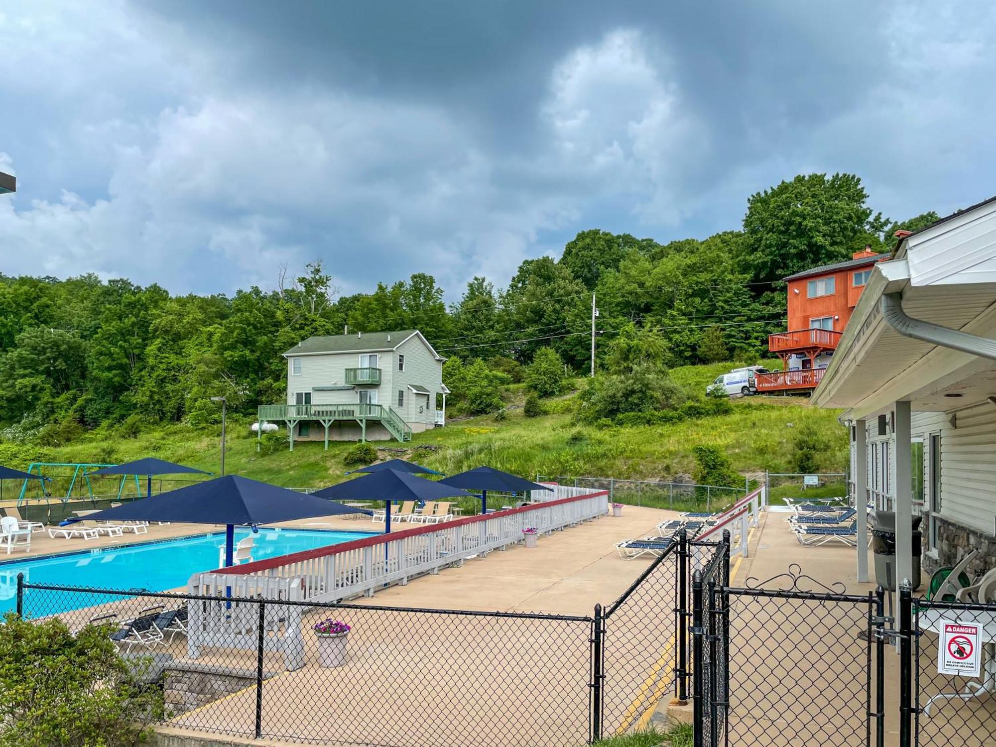 Premier Cozy Cabin - Free Amenities & Comm Indoor Pools Bushkill Bagian luar foto