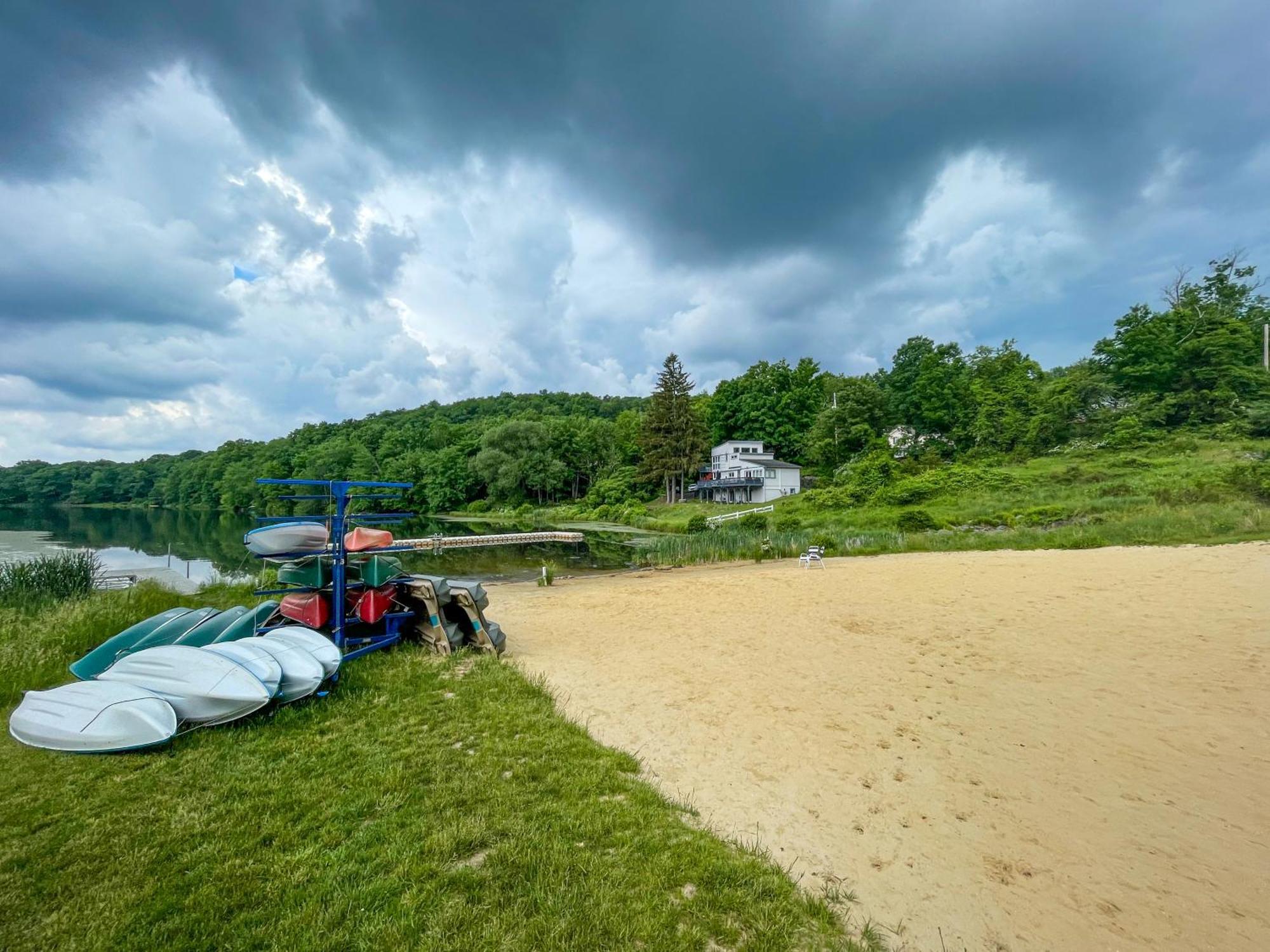 Premier Cozy Cabin - Free Amenities & Comm Indoor Pools Bushkill Bagian luar foto