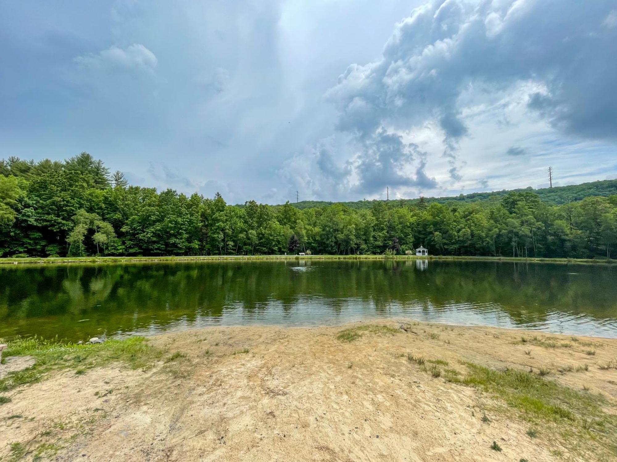 Premier Cozy Cabin - Free Amenities & Comm Indoor Pools Bushkill Bagian luar foto