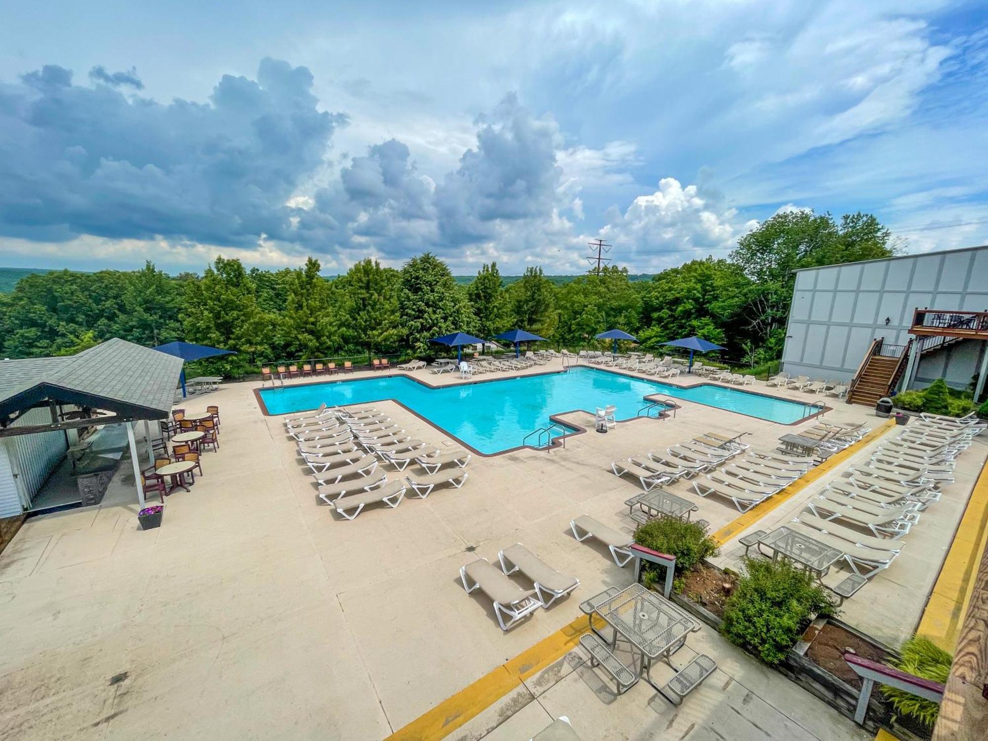 Premier Cozy Cabin - Free Amenities & Comm Indoor Pools Bushkill Bagian luar foto